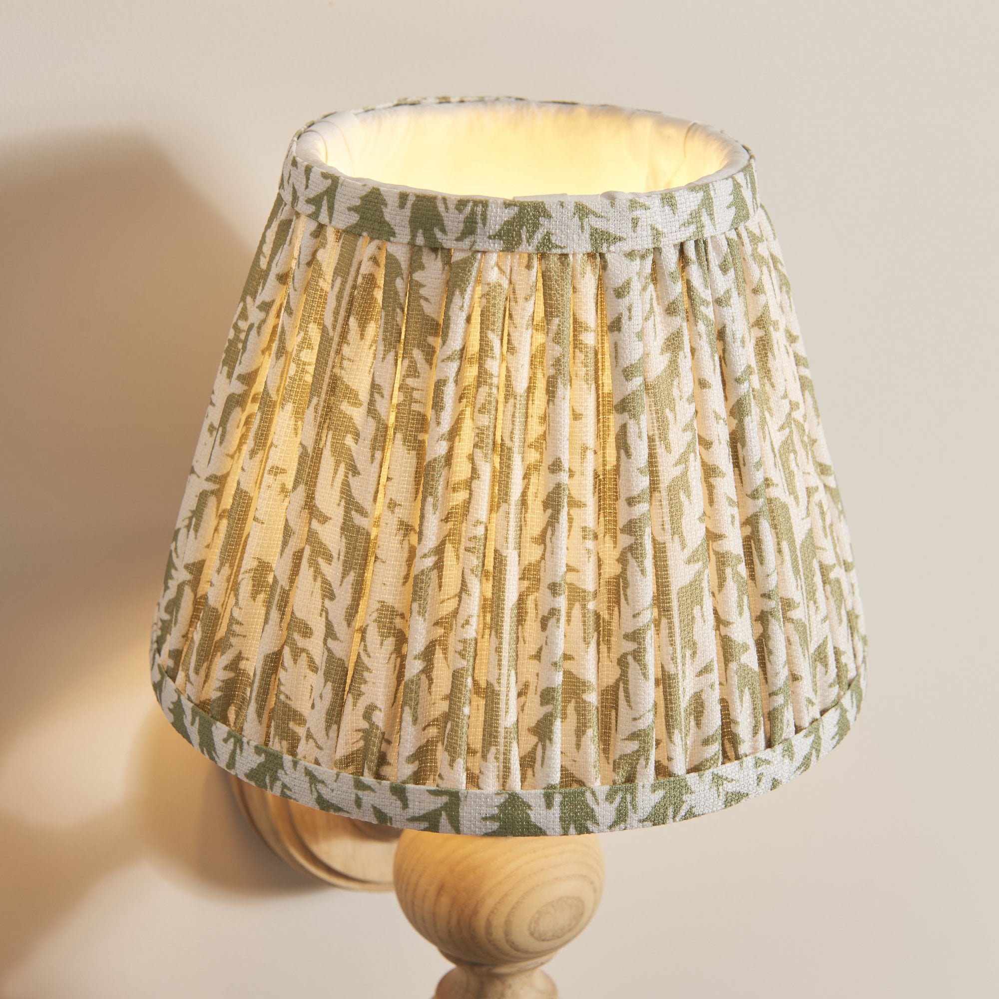 Endon Bibury Wall Light & Leaf 20cm Herb Garden Green Shade