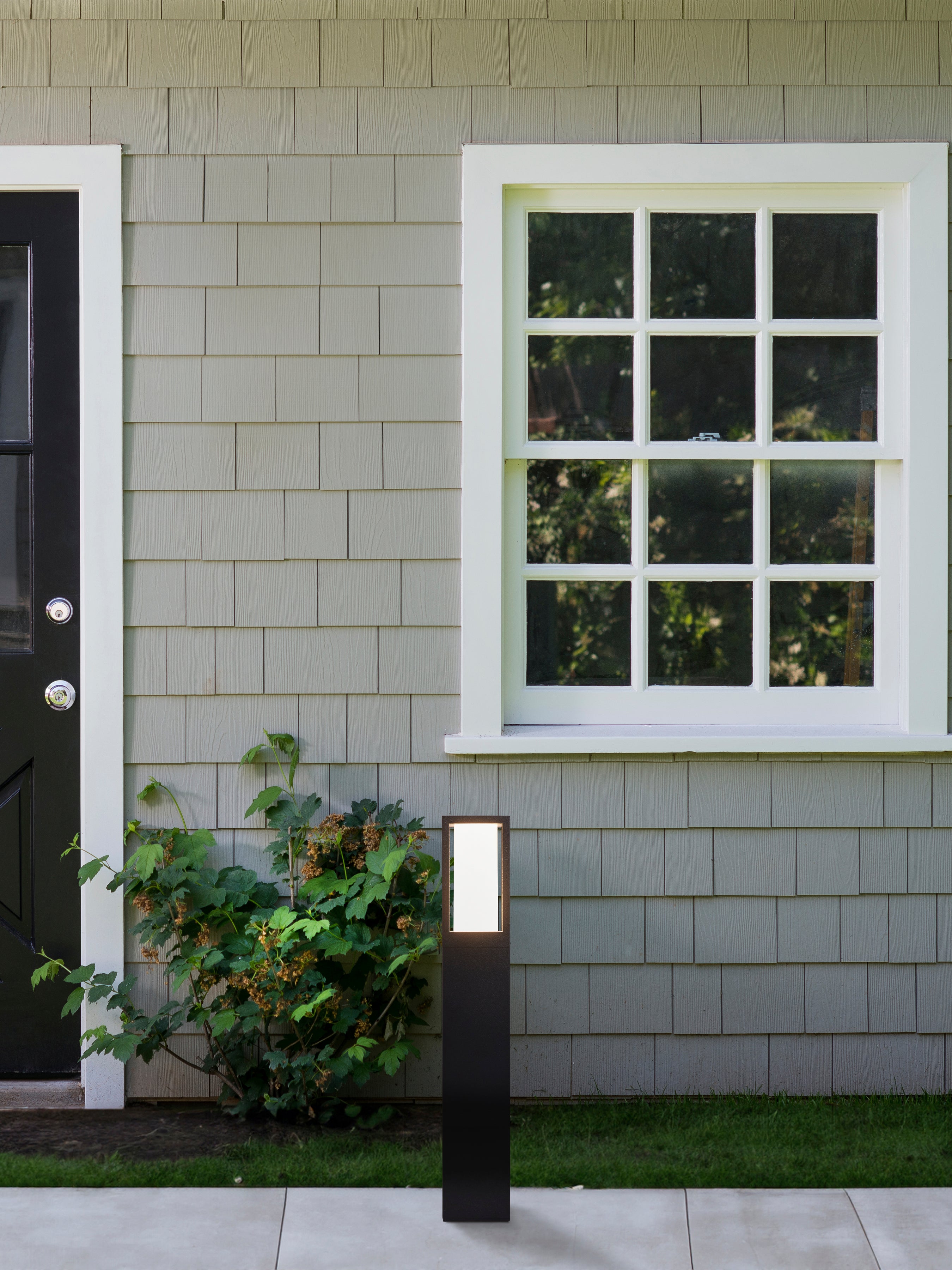 Searchlight Badminton 450mm Outdoor Post - Black & Matt White Polycarbonate