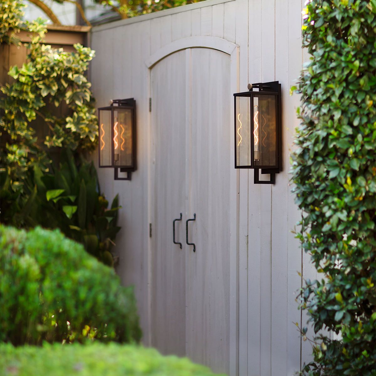 Quintiesse Catalina 1 Light Large Wall Lantern - Black with Burnished Bronze accents