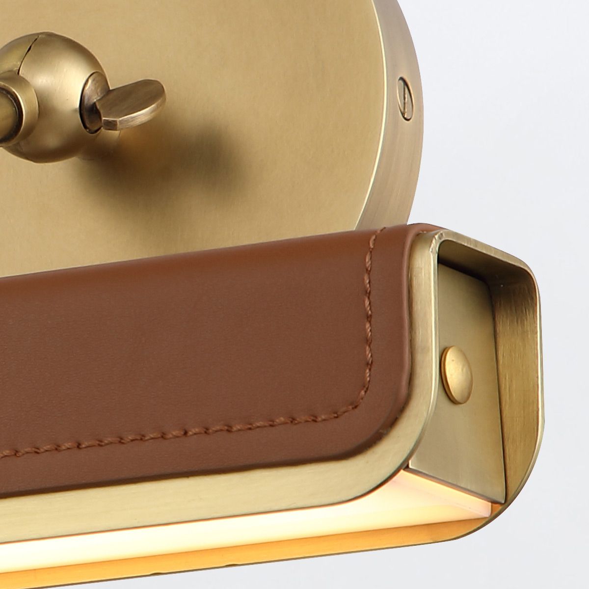 Quintiesse Valise Small LED Picture Light - Vintage Brass & Cognac Leather