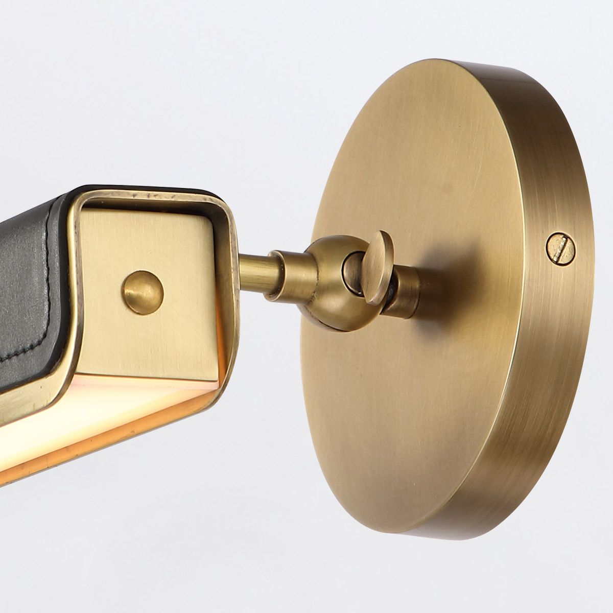 Quintiesse Valise Small LED Picture Light - Vintage Brass & Tuxedo Leather